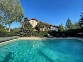 Villa d'architecte 200m² avec piscine privative, terrain 2800m², proche Loire, idéale familles - FR-1-496-35